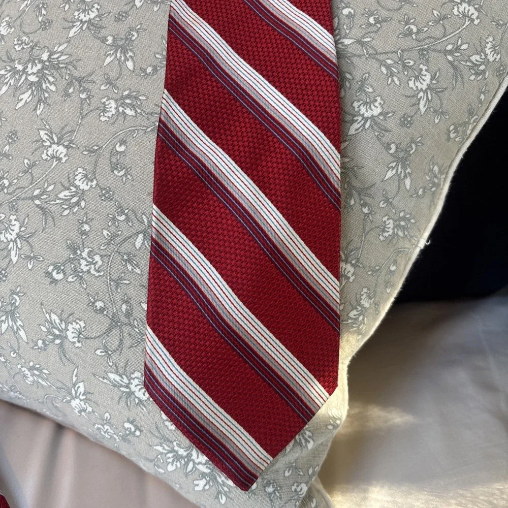Jos. A. Bank 100% Silk Neck Tie Woven Red White Blue Stripe Made in Italy 60